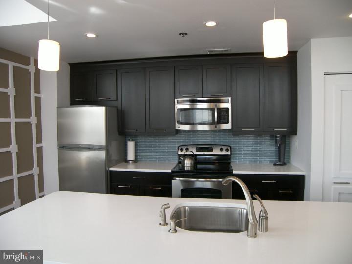 315 New Street, Unit 521 Philadelphia, PA 19106 - Photo 11 of 19