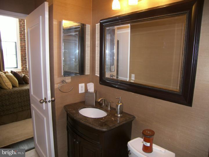 315 New Street, Unit 521 Philadelphia, PA 19106 - Photo 17 of 19