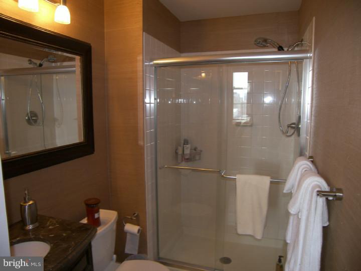 315 New Street, Unit 521 Philadelphia, PA 19106 - Photo 18 of 19