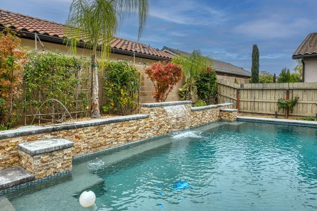 $850,000 | 1922 East Amaryllis Avenue, Fresno, CA 93730