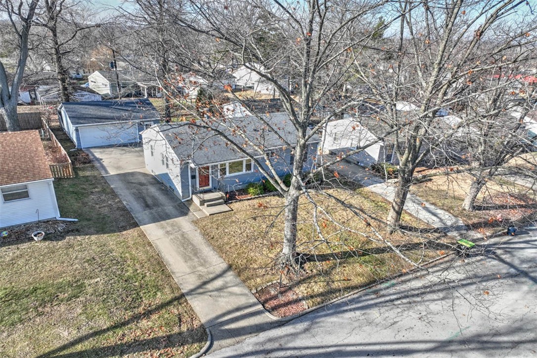 15 4th Drive Decatur, IL 62521 - Photo 2 of 27 Gallery Image 2