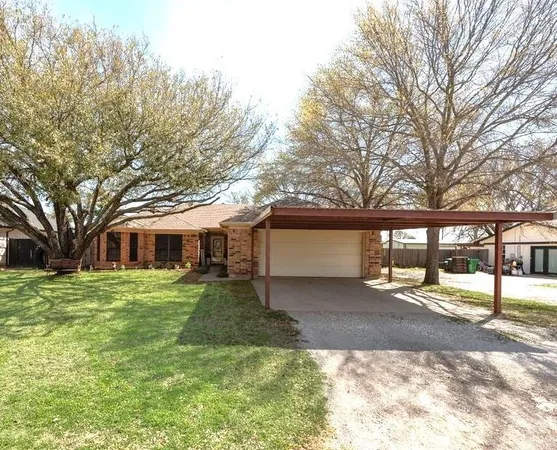 $330,000 | 579 South Hitt Street, Boyd, TX 76023