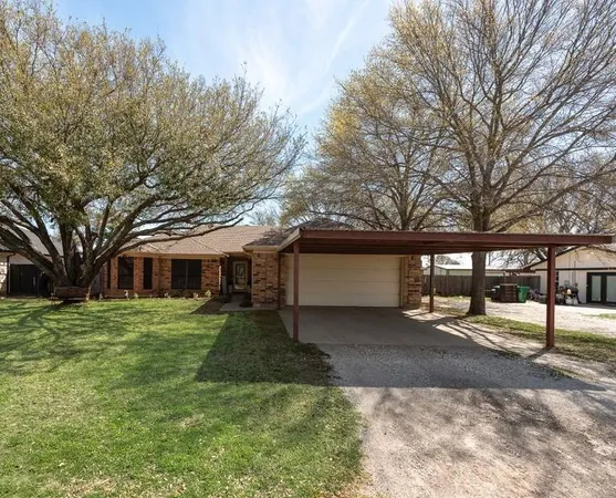 $330,000 | 579 South Hitt Street, Boyd, TX 76023