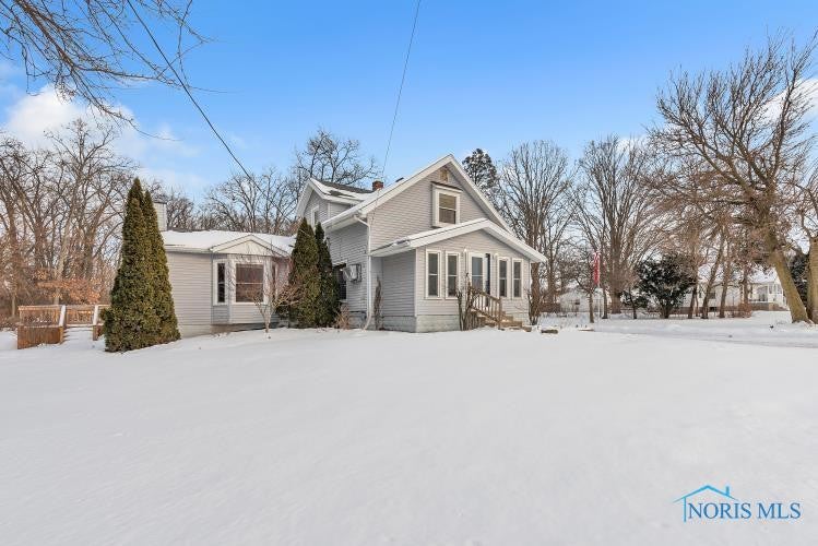 3014 Gradwohl Road Toledo, OH 43617 - Photo 2 of 39 2209 sq ft on 1.49 acres!