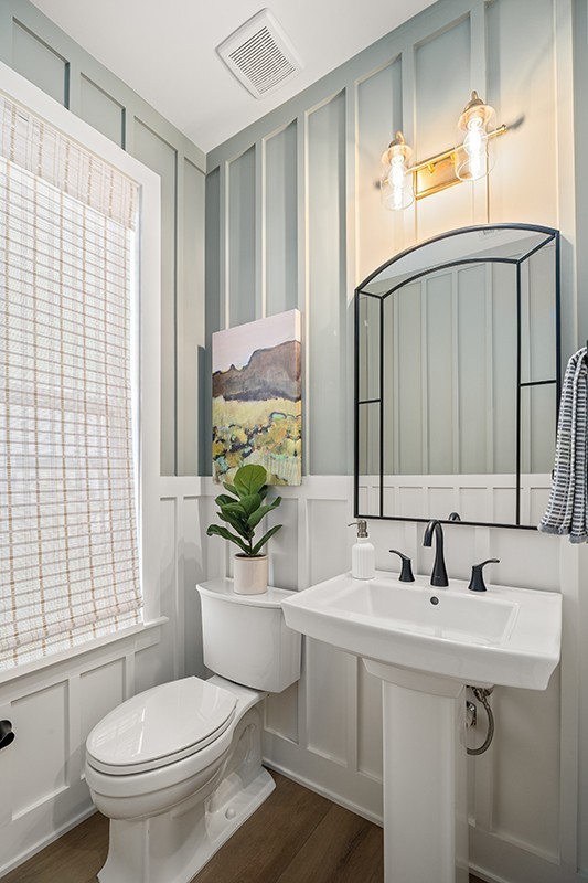 2615 Wilkinson Pike, Unit 1405 Murfreesboro, TN 37129 - Photo 17 of 36 a bathroom with a sink a toilet and mirror