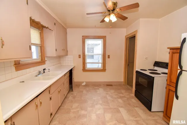 $162,000 | 1005 Peoria Street, Washington, IL 61571