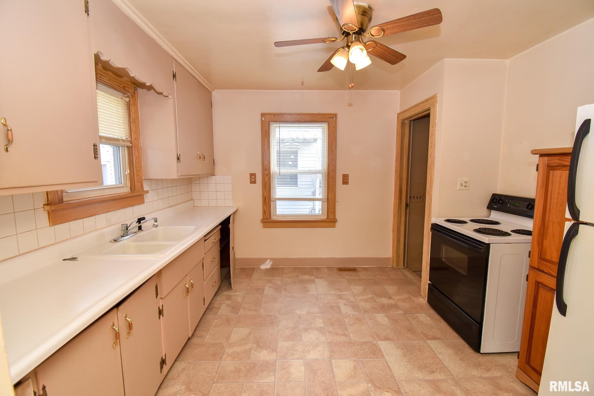 1005 Peoria Street Washington, IL 61571 - Photo 15 of 40