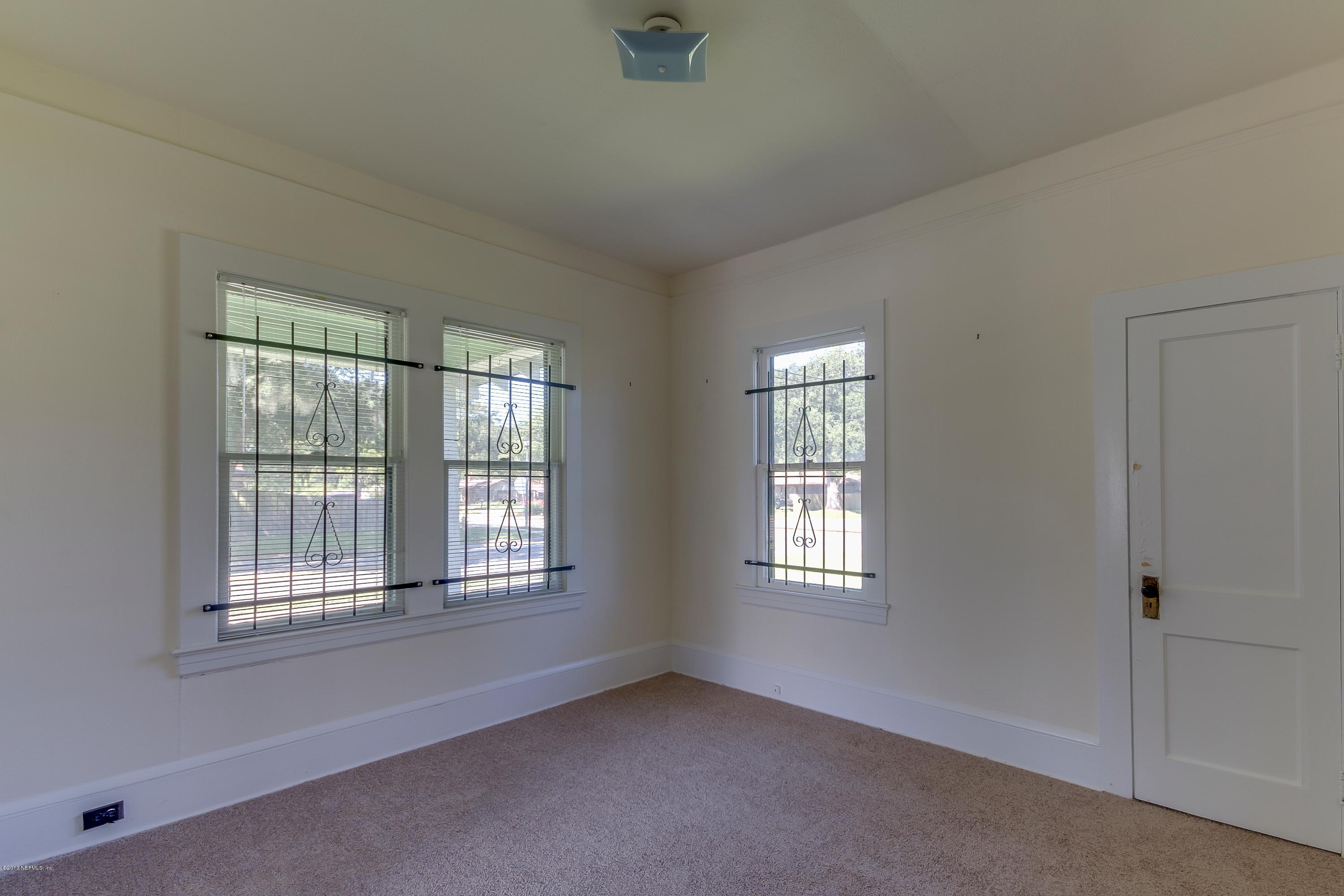 3543 Spring Glen Road Jacksonville, FL 32207 - Photo 13 of 21 13 - Front Bedroom