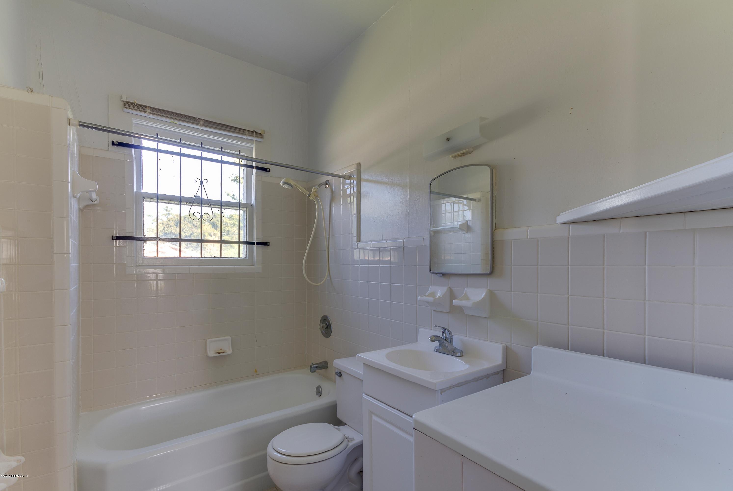 3543 Spring Glen Road Jacksonville, FL 32207 - Photo 14 of 21 14 - Bathroom