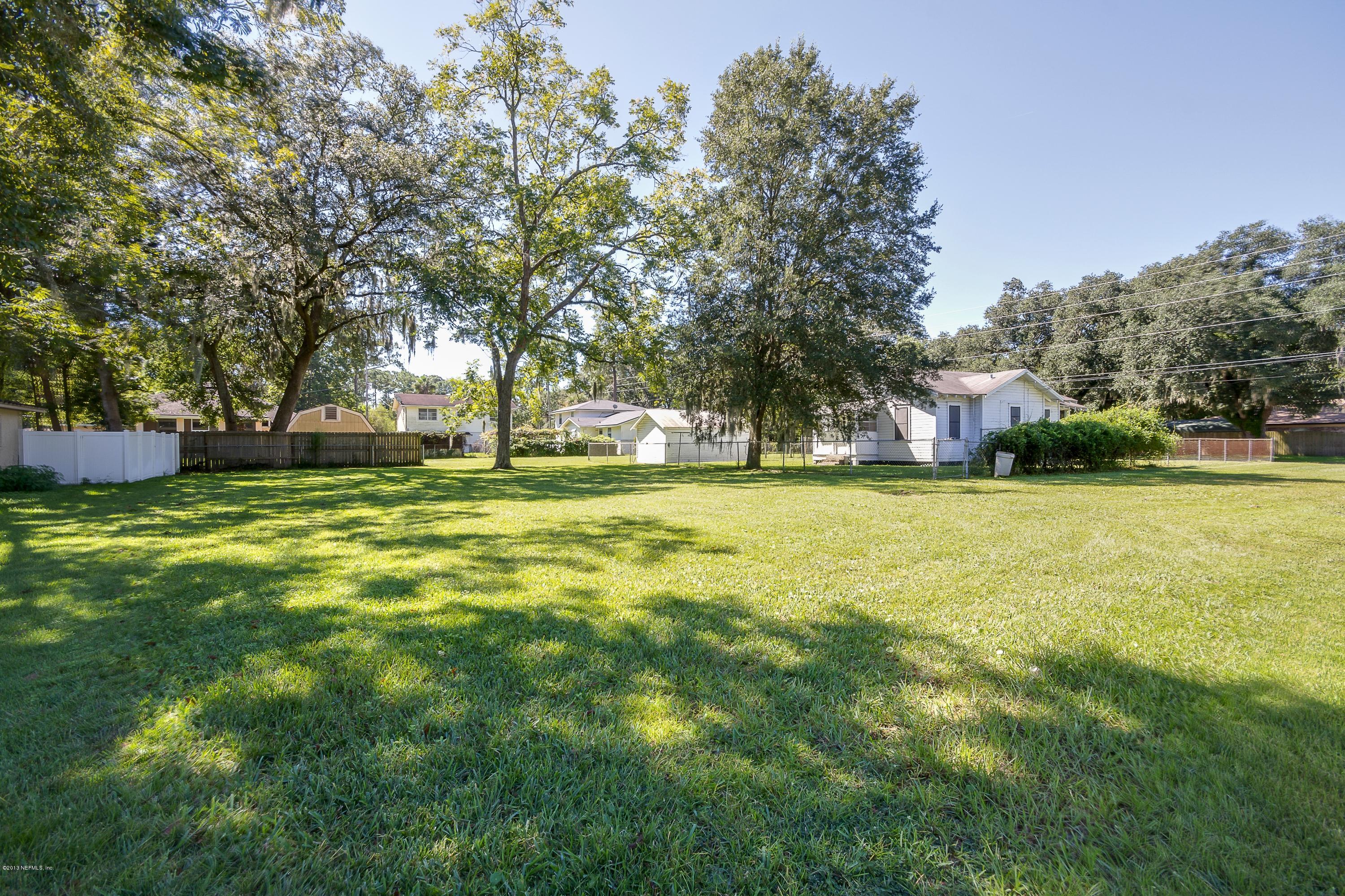 3543 Spring Glen Road Jacksonville, FL 32207 - Photo 3 of 21 3 - Back Corner View of Property