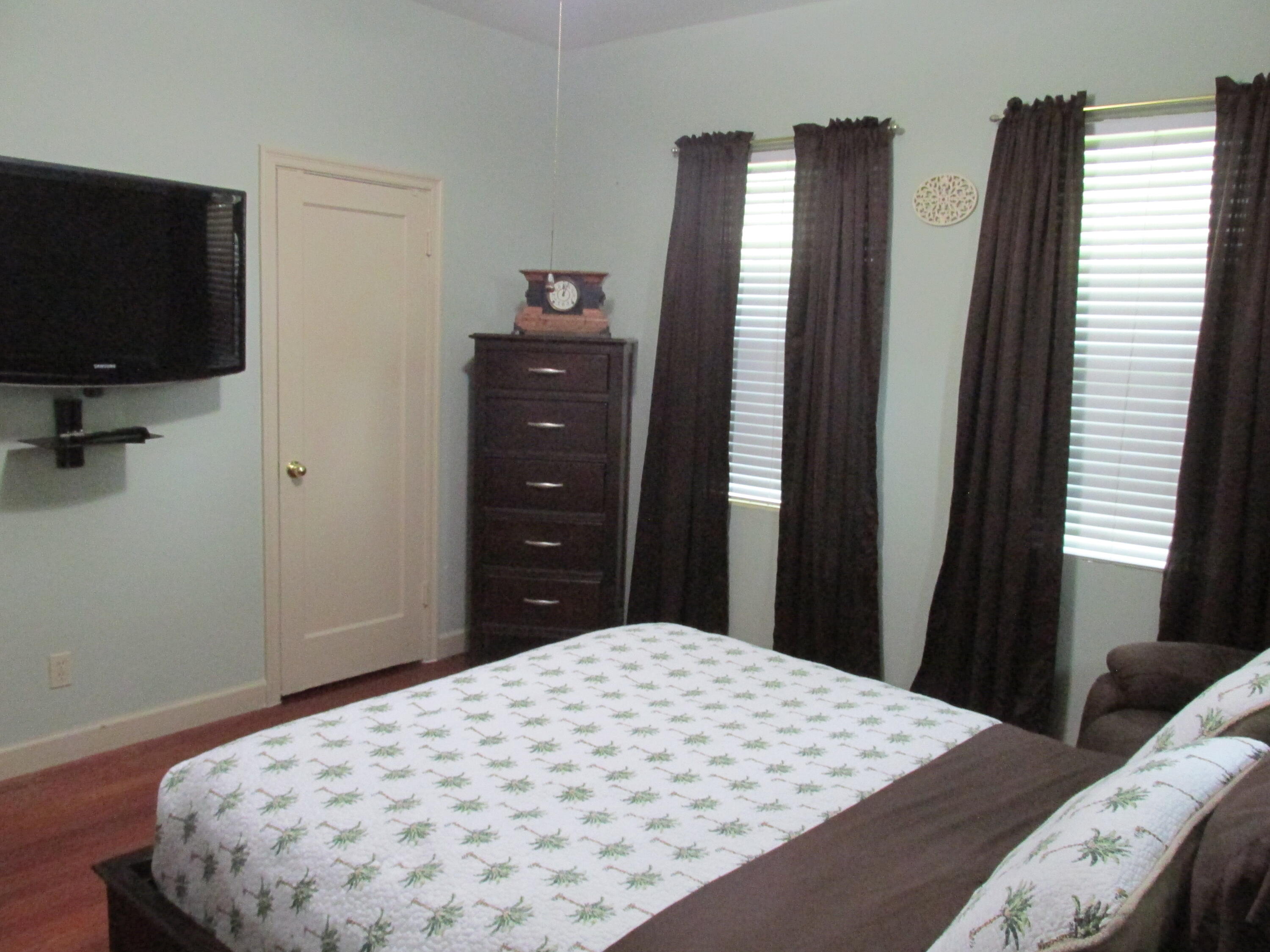 800 Avon Road West Palm Beach, FL 33401 - Photo 17 of 23 002