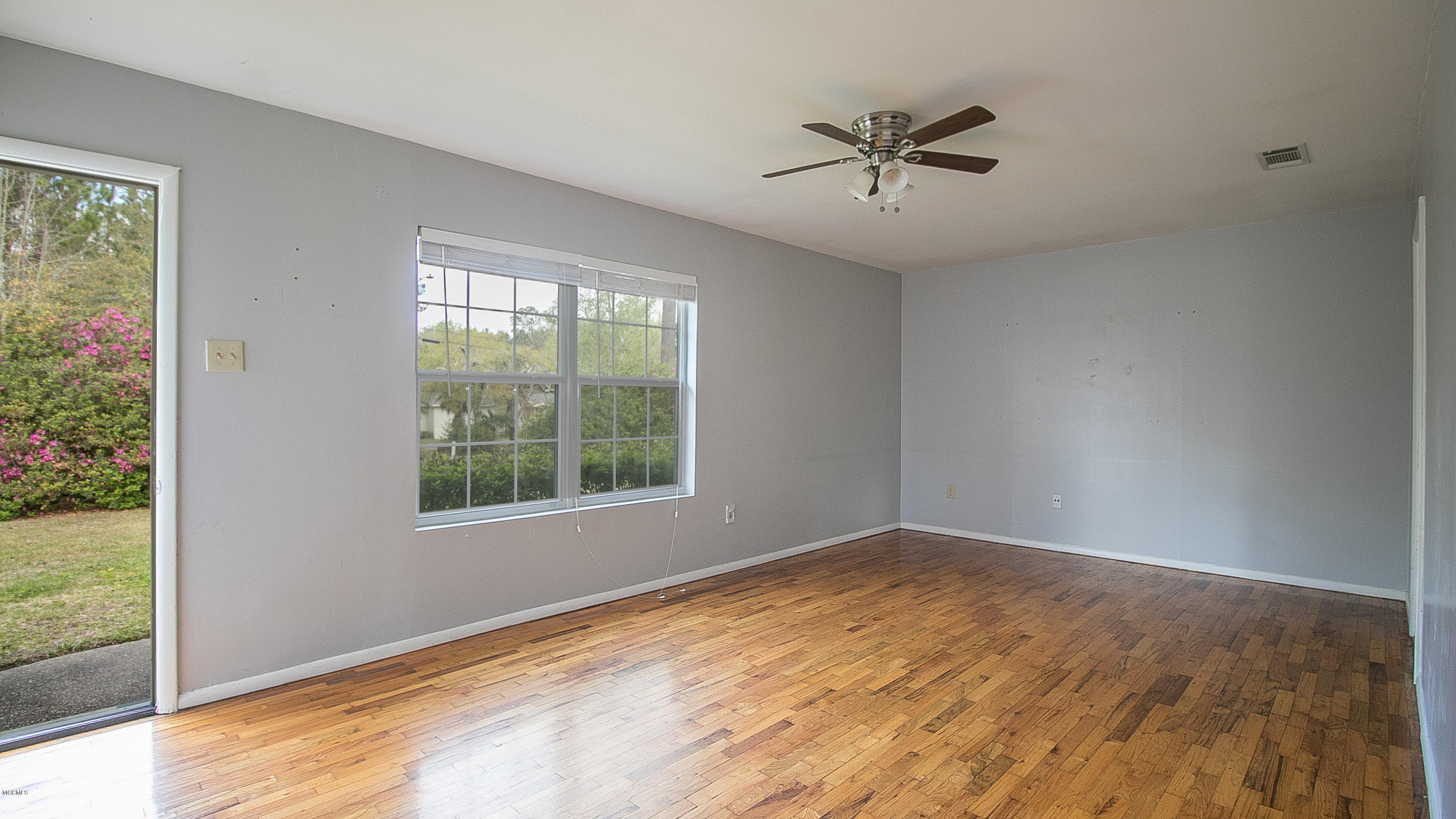16207 Robinson Road Gulfport, MS 39503 - Photo 11 of 12 Living Room
