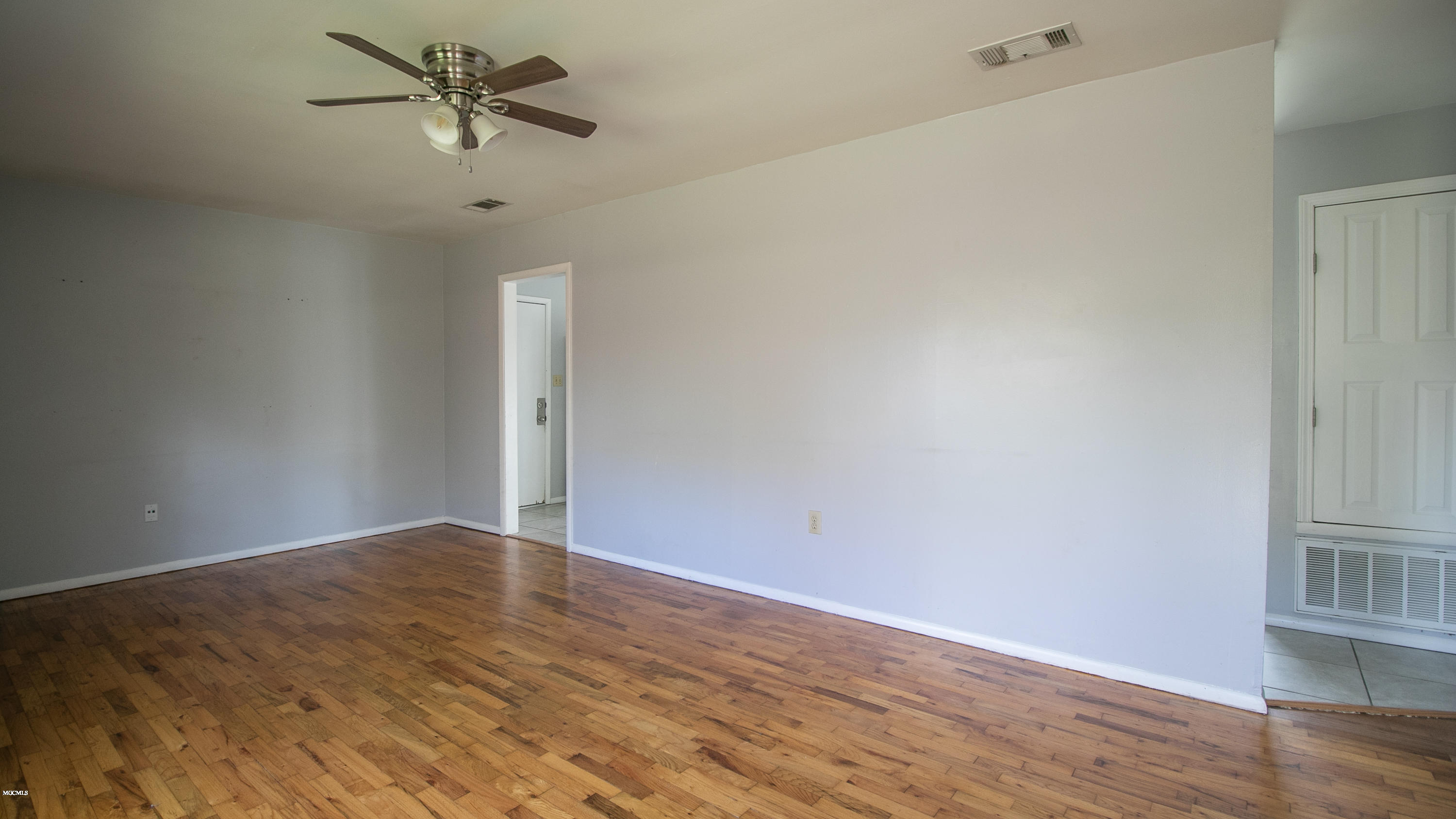 16207 Robinson Road Gulfport, MS 39503 - Photo 3 of 12 Living Room
