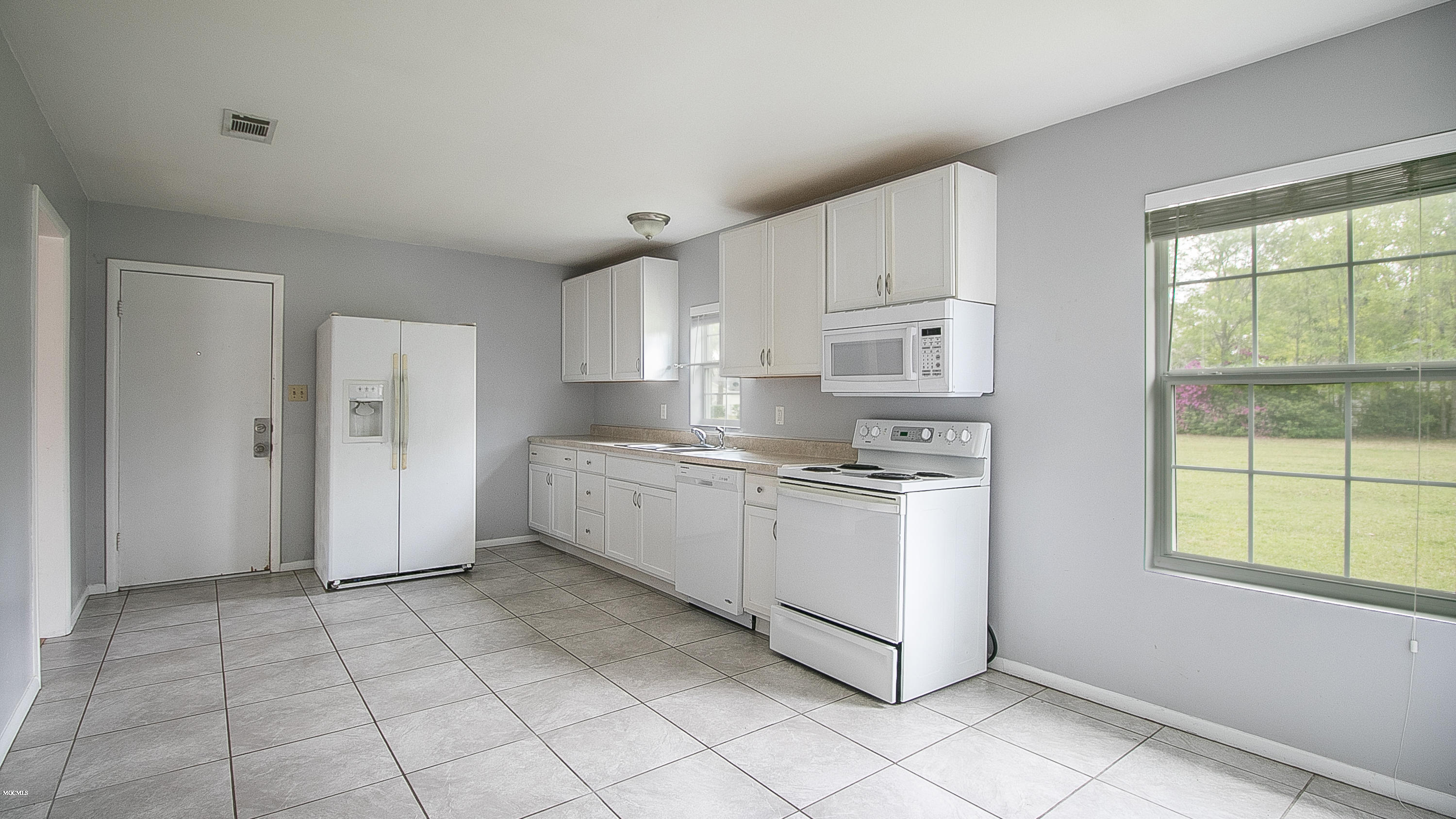 16207 Robinson Road Gulfport, MS 39503 - Photo 6 of 12 Kitchen