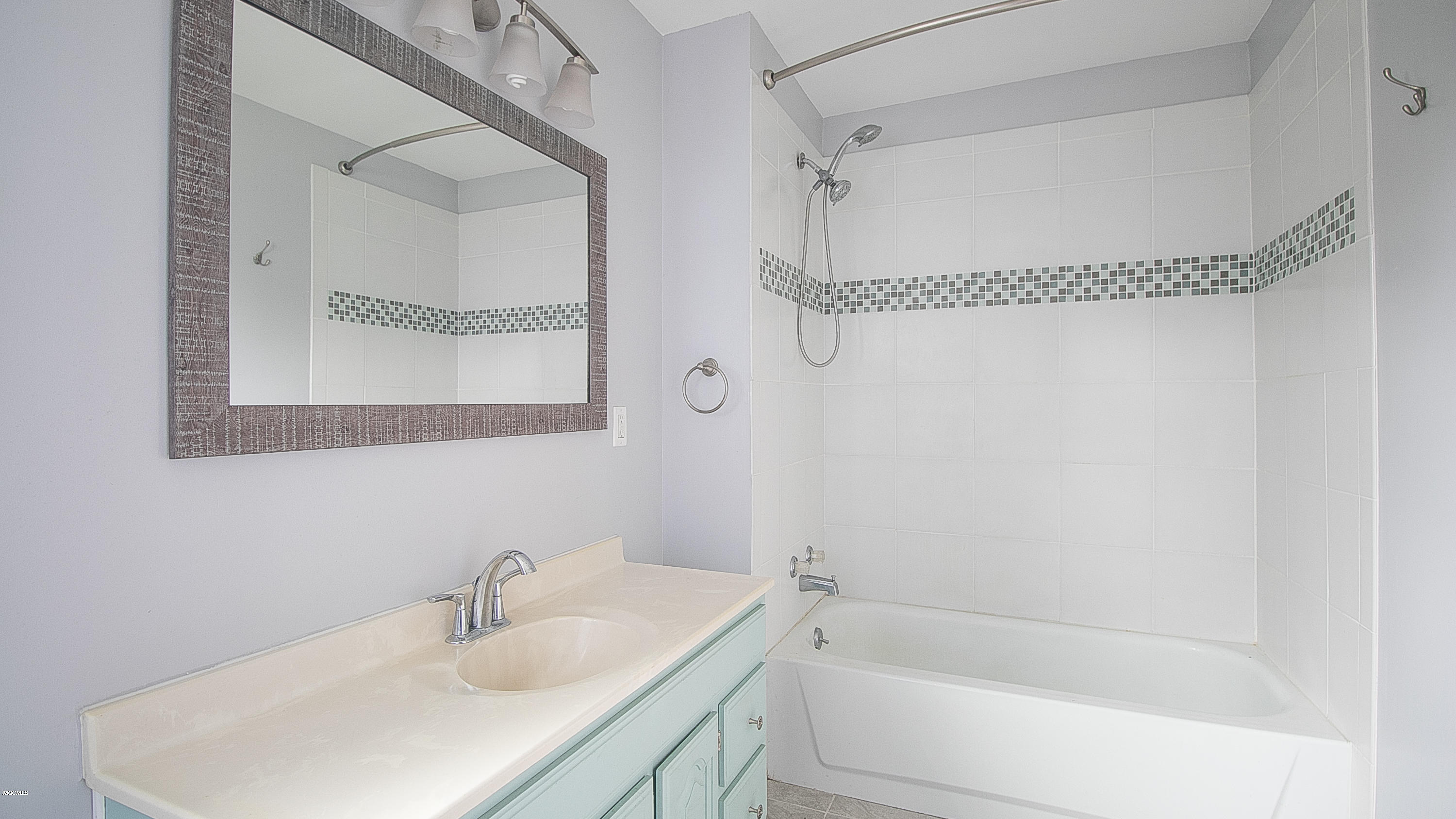 16207 Robinson Road Gulfport, MS 39503 - Photo 9 of 12 Bathroom