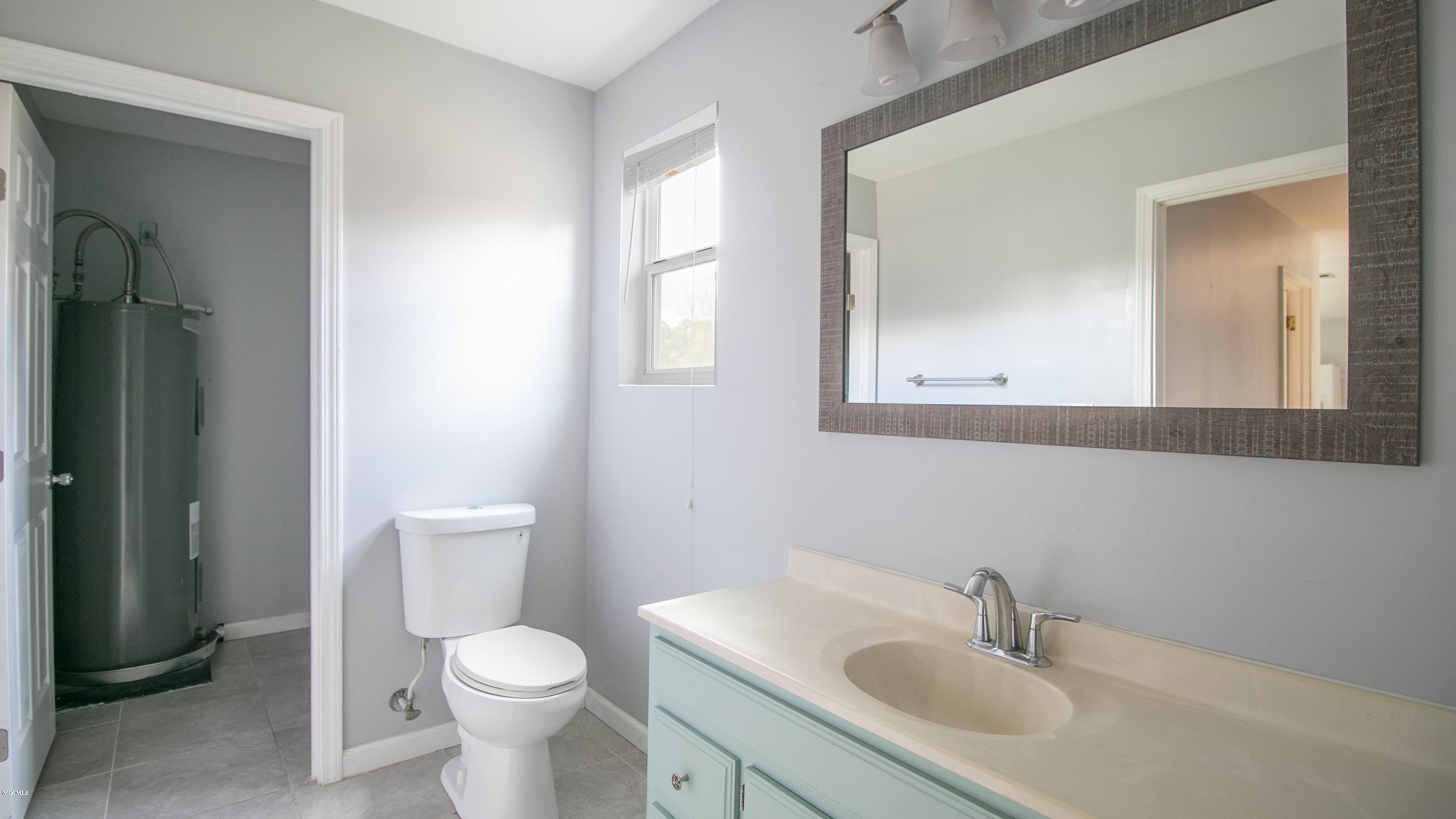 16207 Robinson Road Gulfport, MS 39503 - Photo 10 of 12 Bathroom