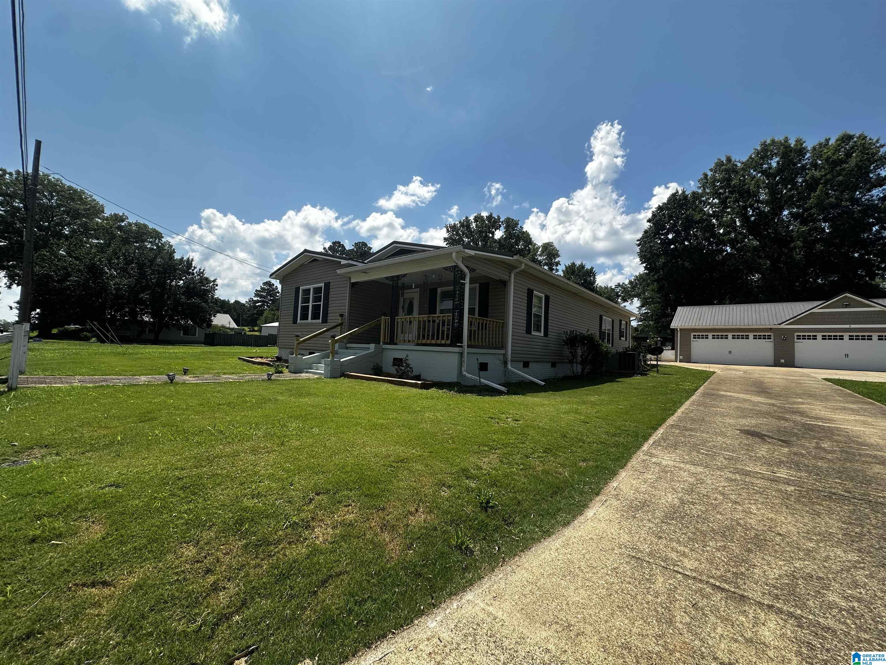 705 West 4th Street Sylacauga, AL 35150 - Photo 4 of 40