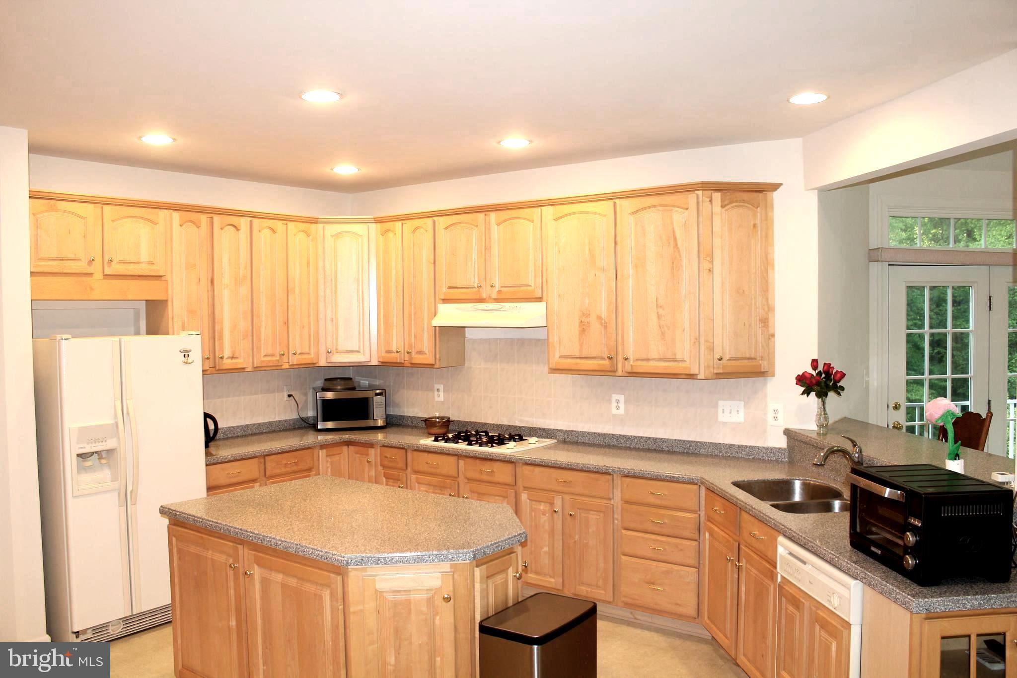 14232 Reed Farm Way North Potomac, MD 20878 - Photo 36 of 95 Kitchen