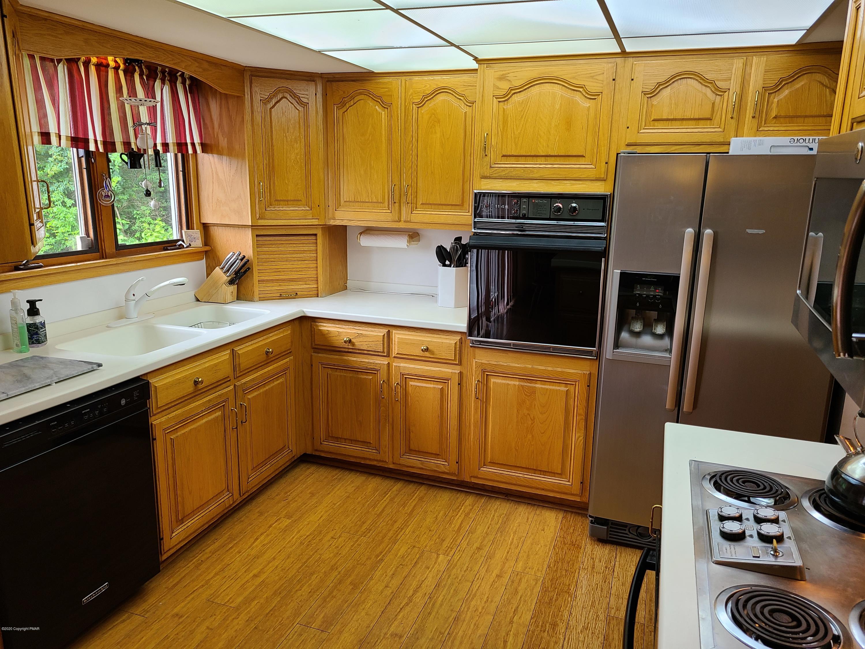 380 Cherry Lane Road Tannersville, PA 18372 - Photo 18 of 25 Large Kitchen