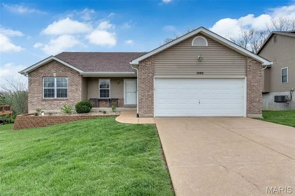 $379,000 | 1040 Stonewick Court, Herculaneum, MO 63048