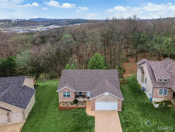 $379,000 | 1040 Stonewick Court, Herculaneum, MO 63048