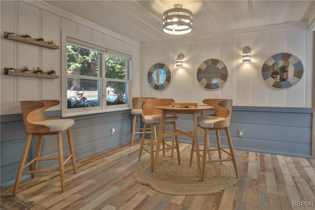 381 Maple Drive Lake Arrowhead, CA 92352 - Photo 11 of 26 a dining room with wooden floor and a table