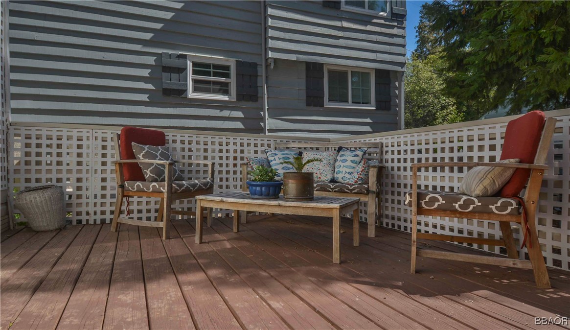 381 Maple Drive Lake Arrowhead, CA 92352 - Photo 17 of 26 a view of a patio with a table and chairs