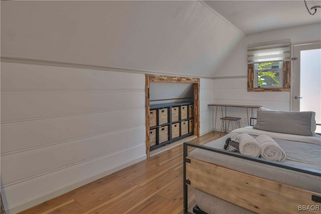 381 Maple Drive Lake Arrowhead, CA 92352 - Photo 21 of 26 a bedroom with a bed and a window