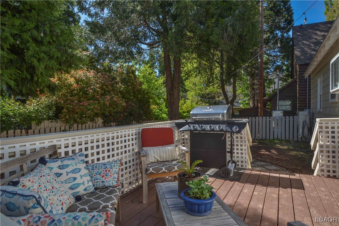 381 Maple Drive Lake Arrowhead, CA 92352 - Photo 5 of 26 a view of a chairs and table on the patio