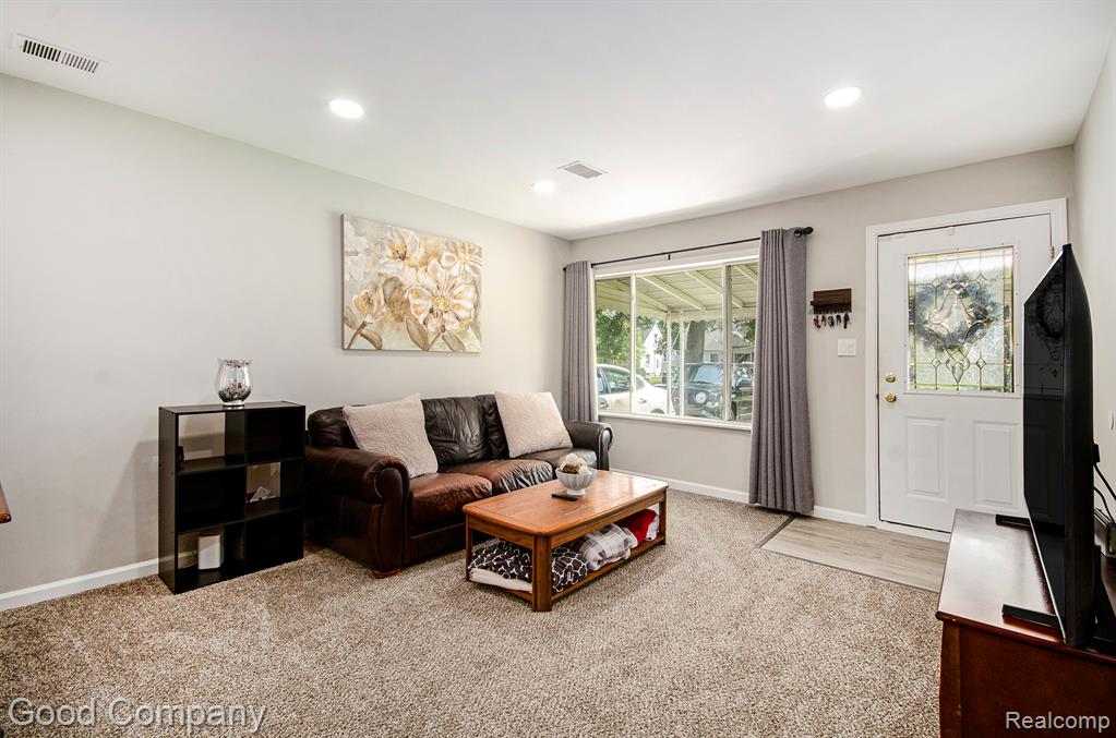 25231 Hayes Road Warren, MI 48089 - Photo 5 of 18