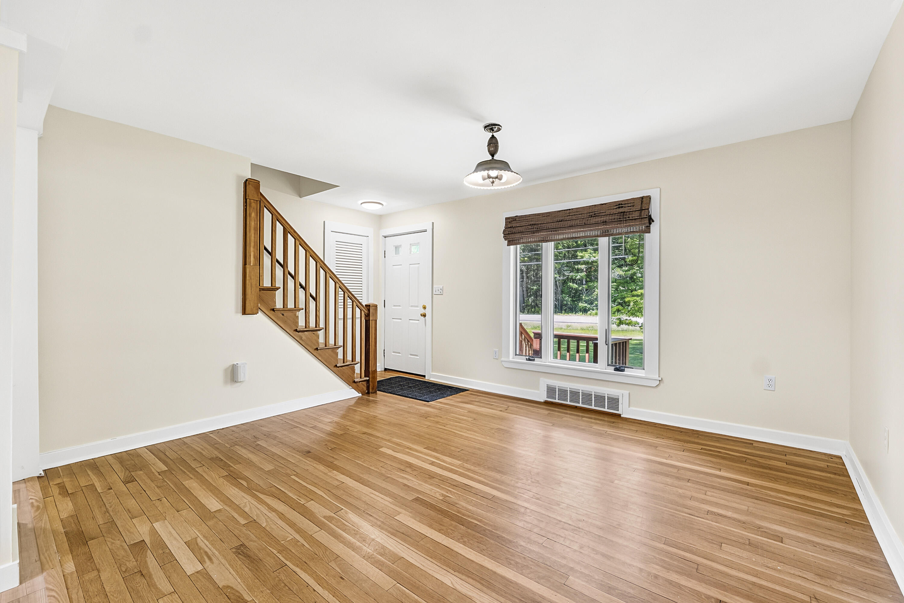505 Foreside Road Topsham, ME 04086 - Photo 4 of 36 dining living