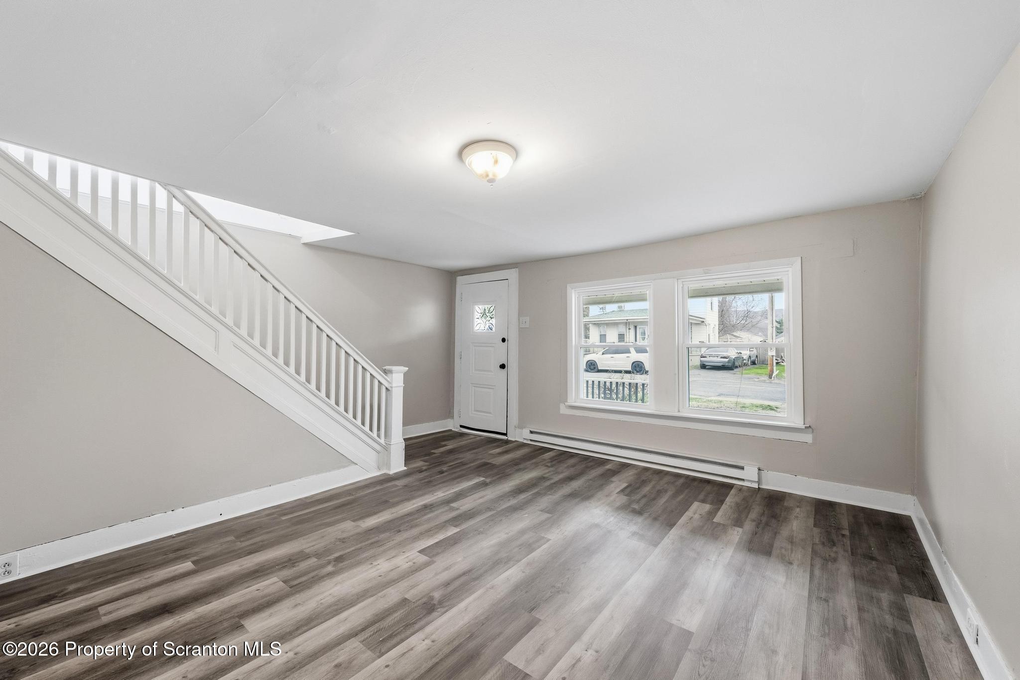 121 Throop Street Scranton, PA 18508 - Photo 9 of 40 DSC_8193