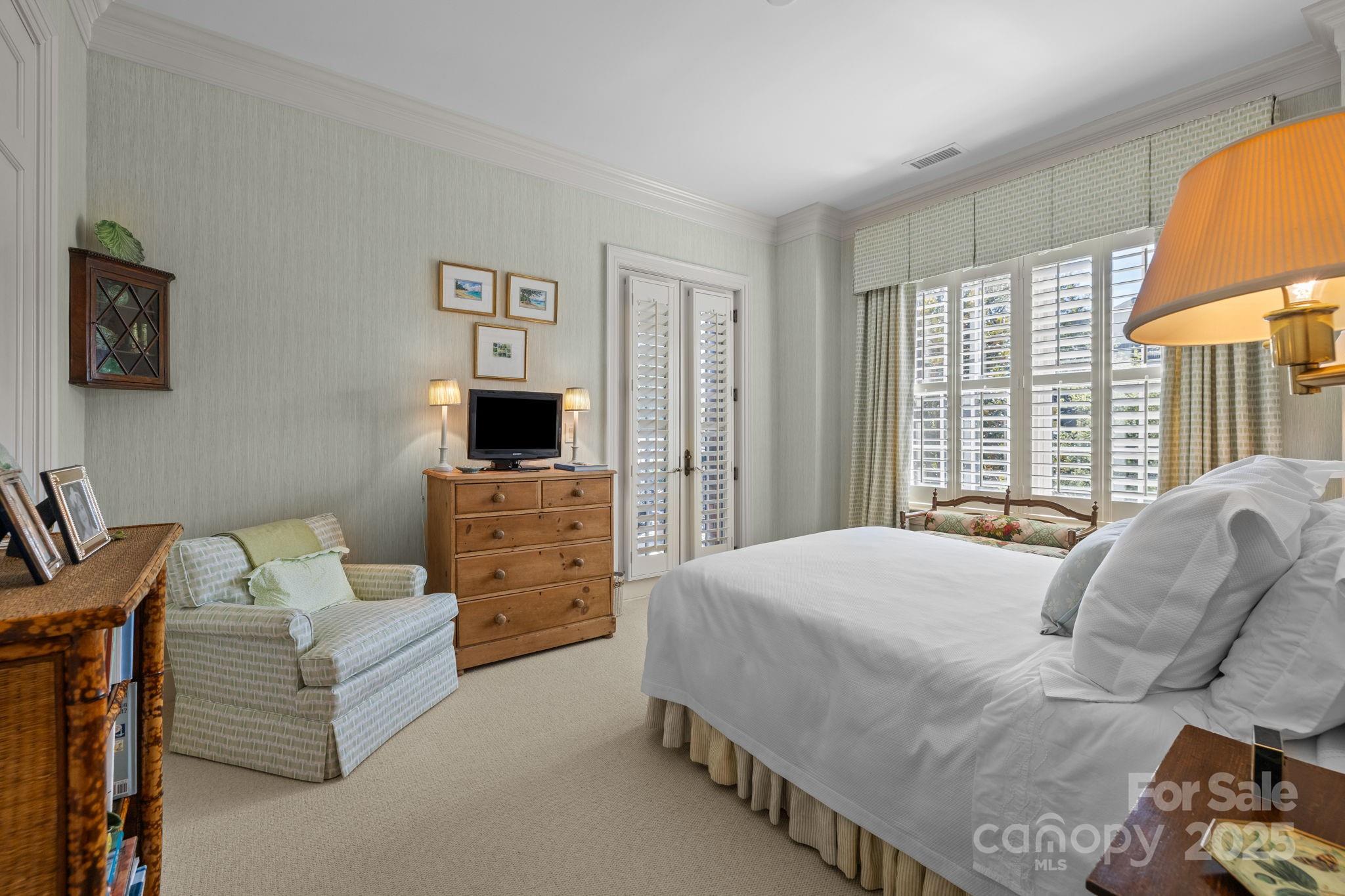 168 Cherokee Road Charlotte, NC 28207 - Photo 30 of 44 a bedroom with a bed and a couch