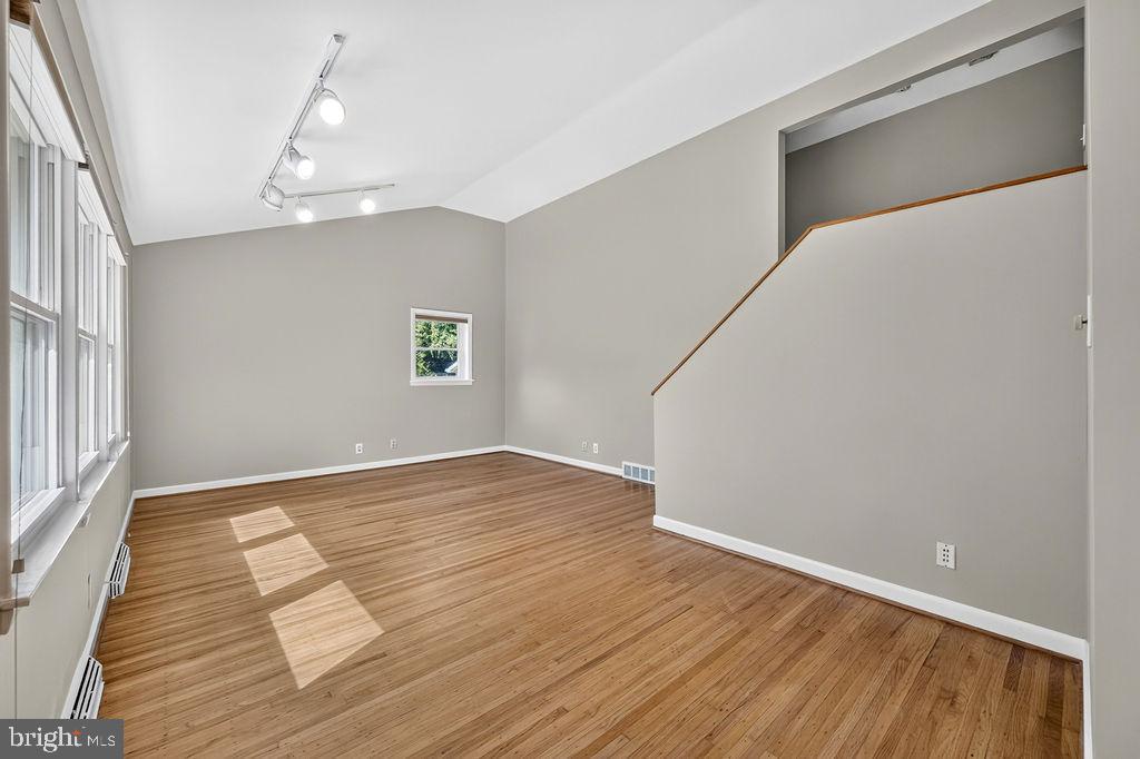 840 Pembroke Road Rydal, PA 19046 - Photo 6 of 49 Living Room
