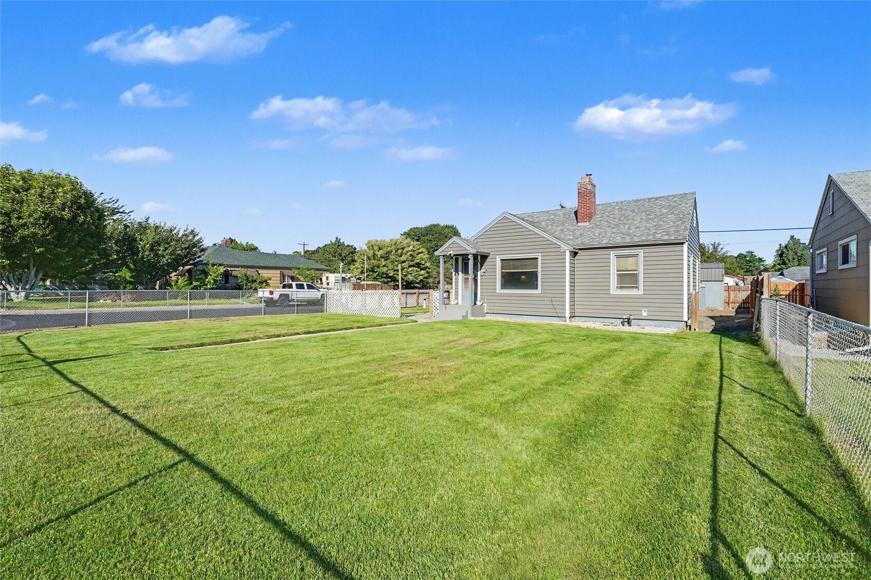 204 E Street Southwest Ephrata, WA 98823 - Photo 25 of 31 a front view of a house with a yard