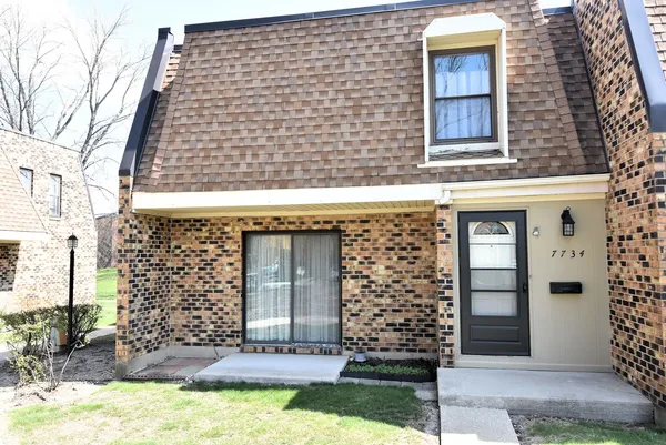 $230,000 | 7734 Woodward Avenue, Unit 5, Woodridge, IL 60517