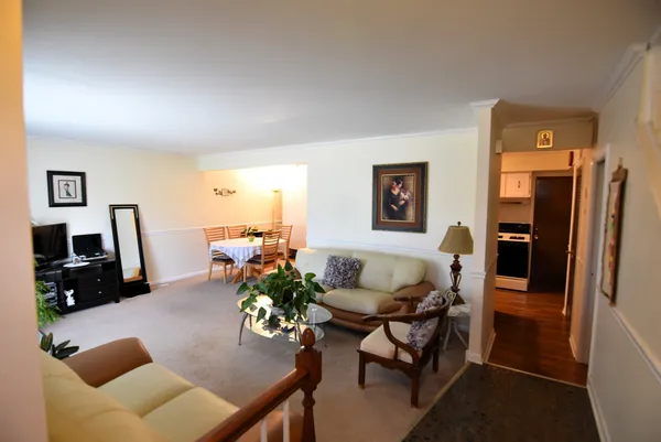 $230,000 | 7734 Woodward Avenue, Unit 5, Woodridge, IL 60517