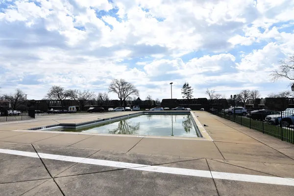 $230,000 | 7734 Woodward Avenue, Unit 5, Woodridge, IL 60517