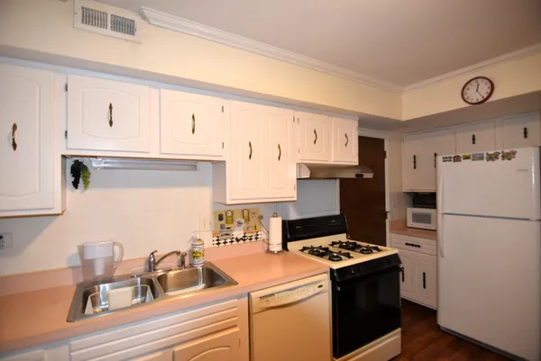 $230,000 | 7734 Woodward Avenue, Unit 5, Woodridge, IL 60517