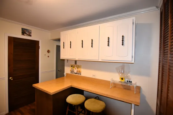 $230,000 | 7734 Woodward Avenue, Unit 5, Woodridge, IL 60517