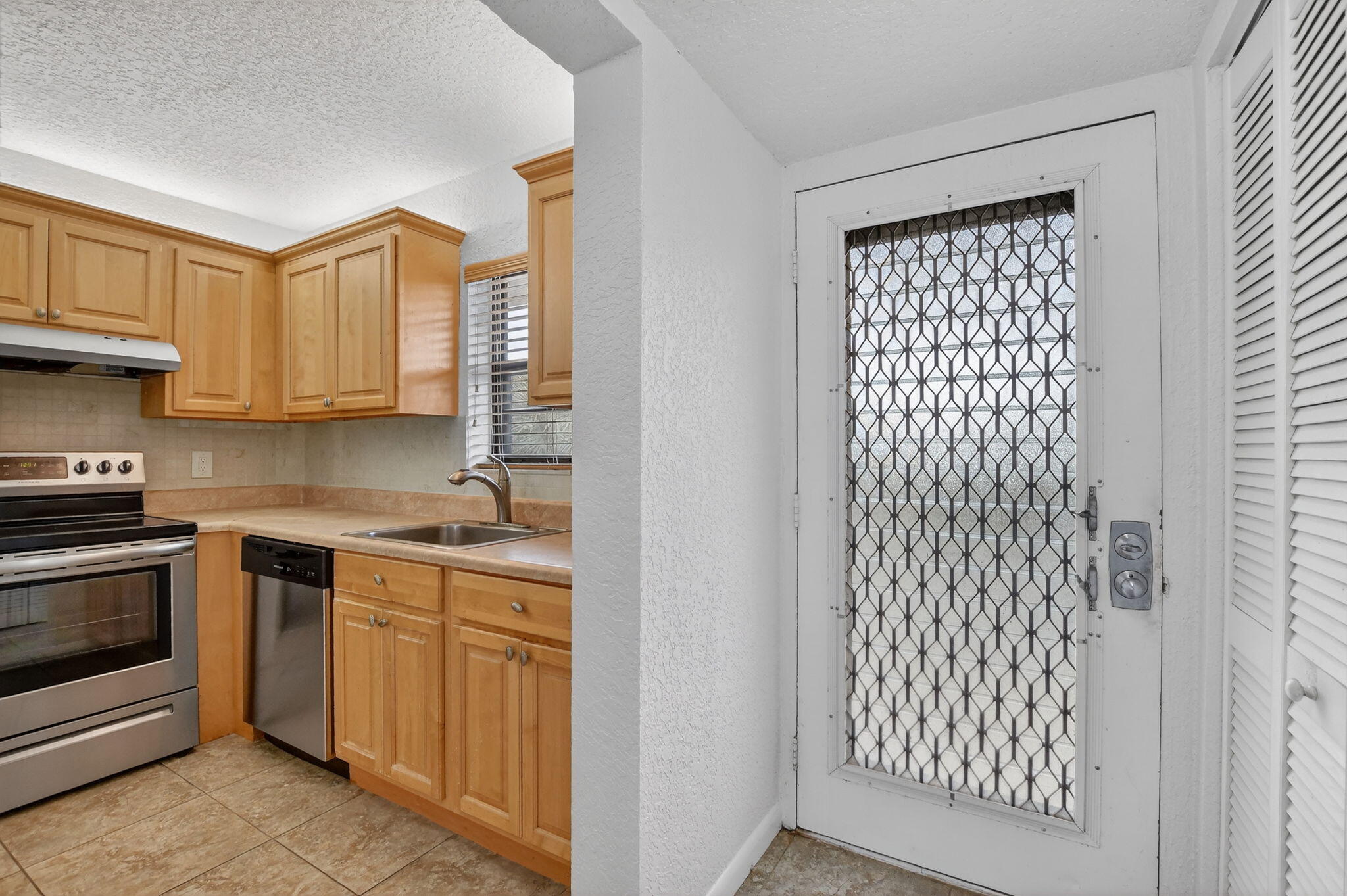 9273 Southwest 8th Street, Unit 311 Boca Raton, FL 33428 - Photo 3 of 35 Entry Way