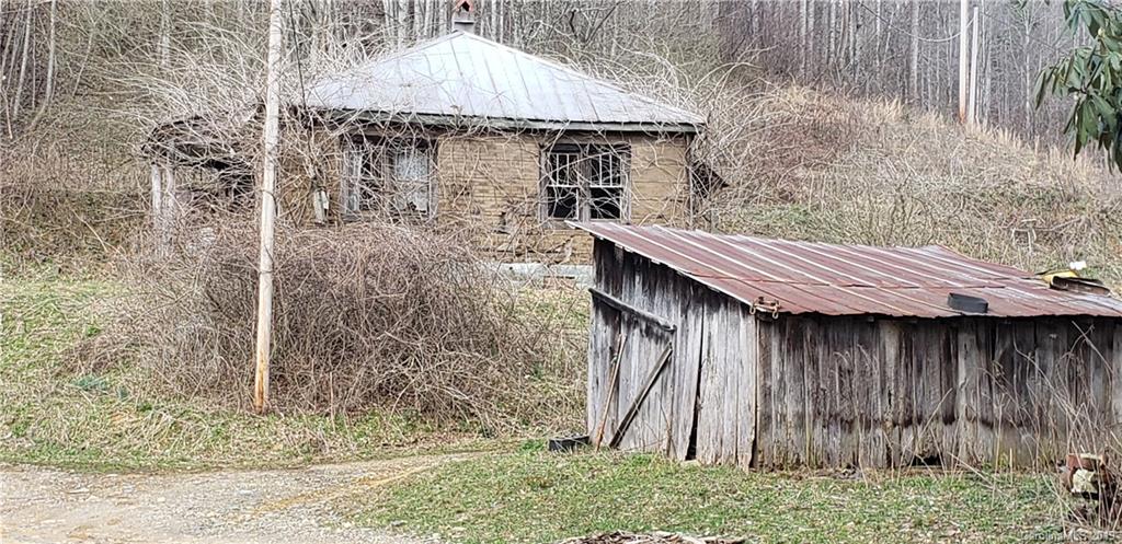 401 Charlie's Road Marshall, NC 28753 - Photo 8 of 12 Gallery Image 8