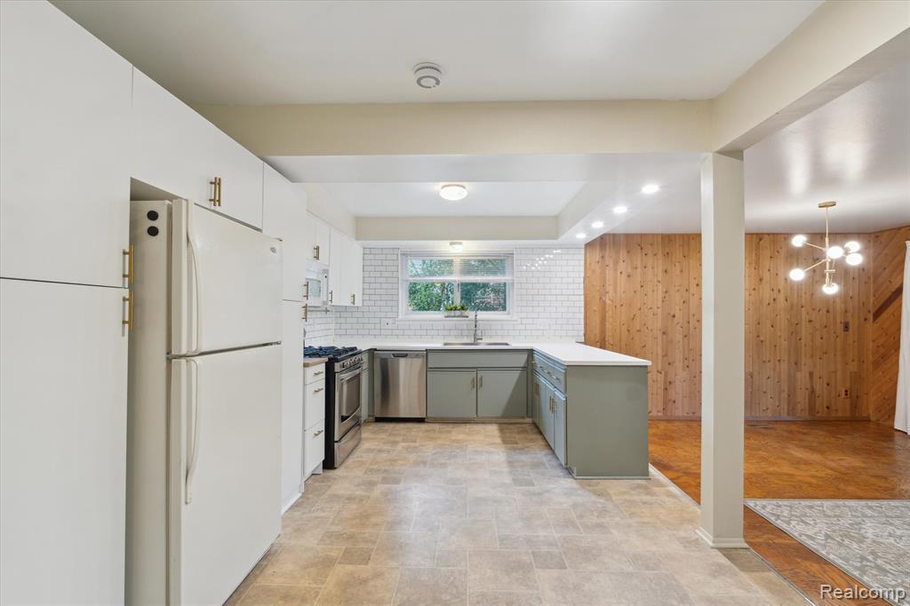 19581 Silver-Spring Street Southfield, MI 48076 - Photo 7 of 40 Gallery Image 7
