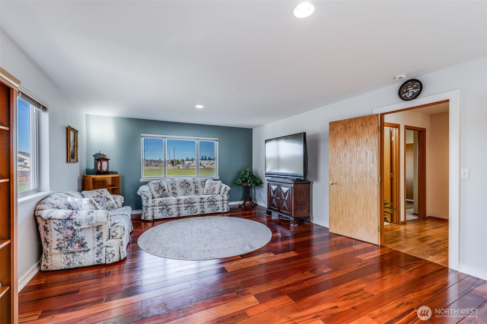5103 80th Street Southwest Lakewood, WA 98499 - Photo 28 of 33 a living room with furniture and a wooden floor