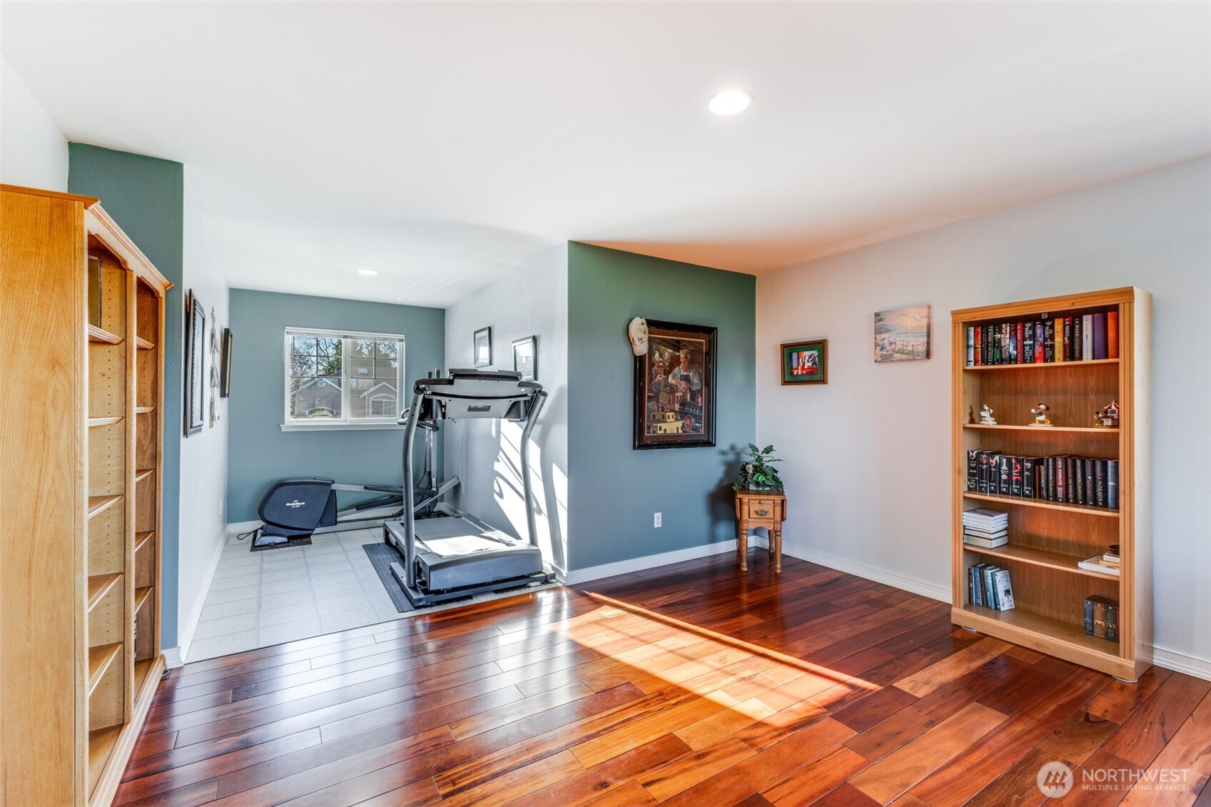 5103 80th Street Southwest Lakewood, WA 98499 - Photo 29 of 33 a living room with furniture gym equipment and a window