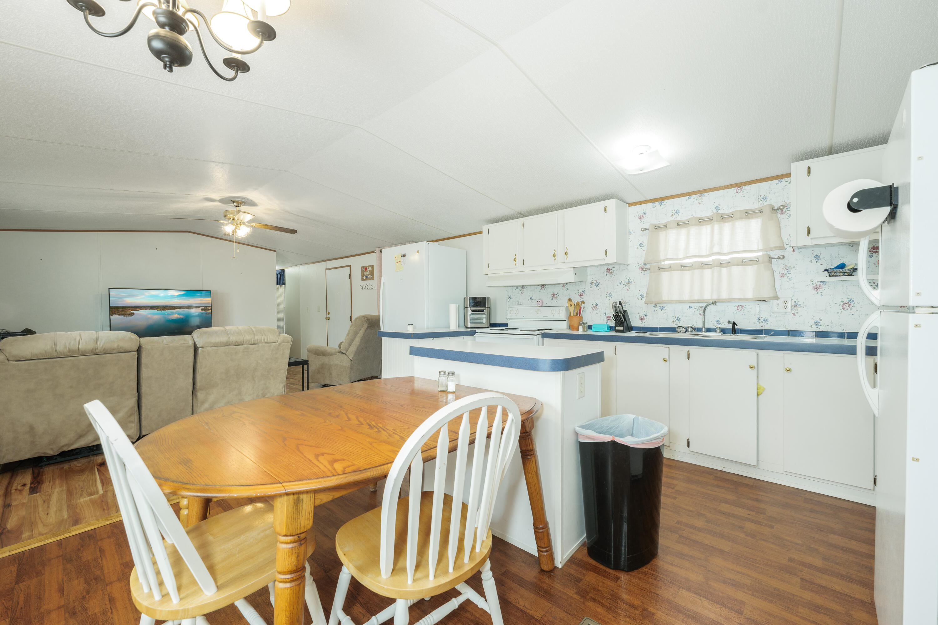 1236 Pond View Road Manning, SC 29102 - Photo 6 of 17 P1026865-Edit