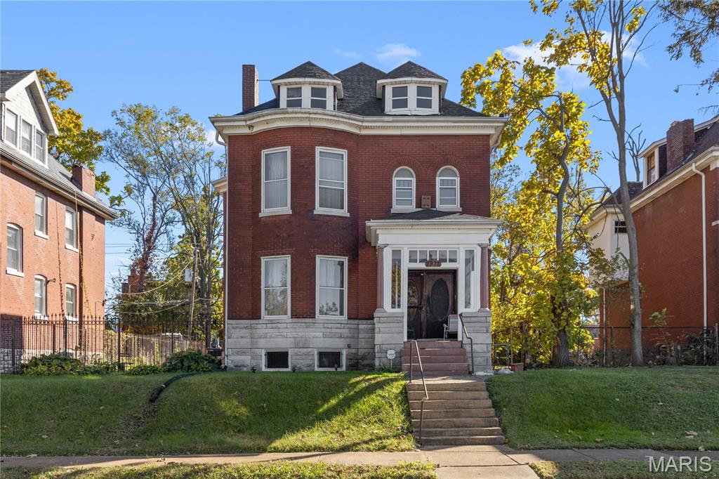 1912 Adelaide Avenue St. Louis, MO 63107 - Photo 1 of 32