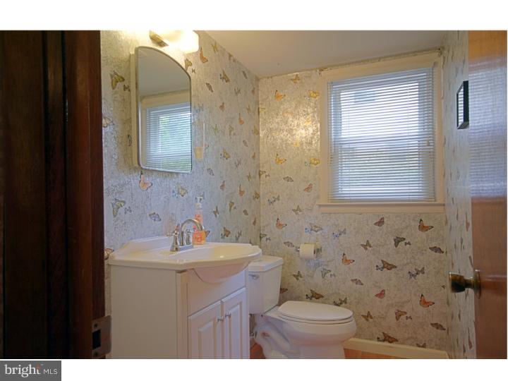 812 Buckingham Road Jenkintown, PA 19046 - Photo 21 of 25 Half Bath
