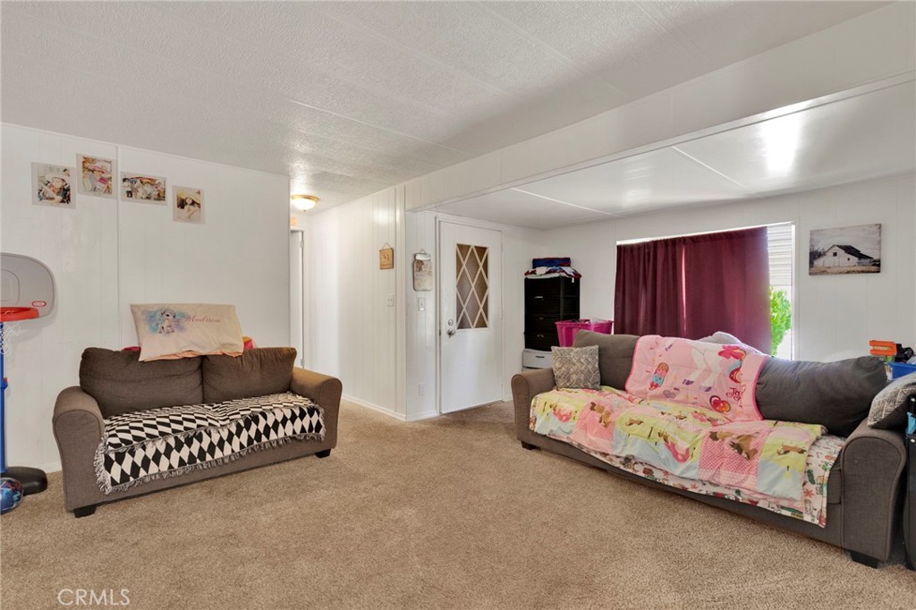 21922 Ottawa Road Apple Valley, CA 92308 - Photo 5 of 30 Gallery Image 5