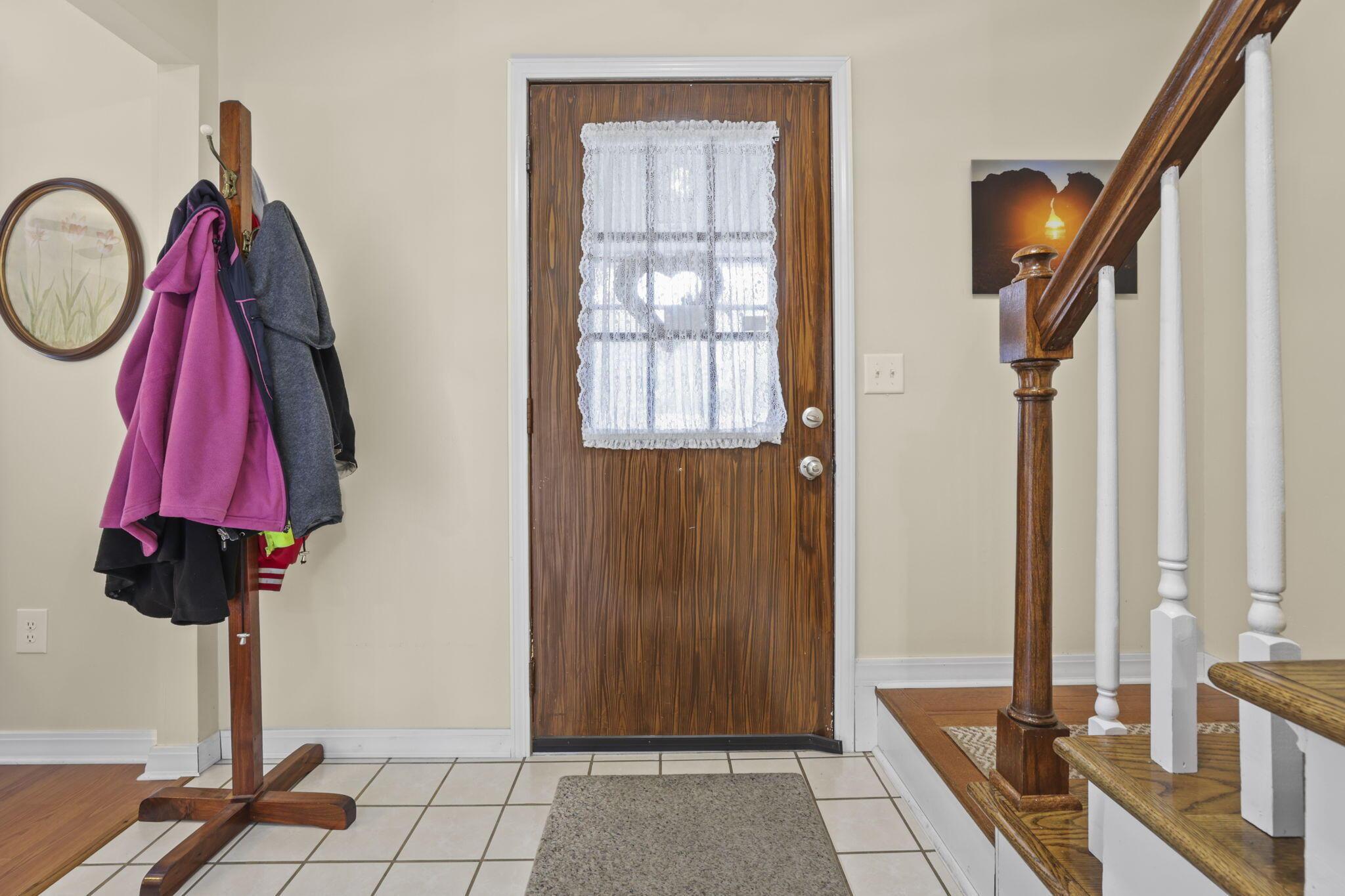84 Hawthorn Road Southwest Pataskala, OH 43062 - Photo 6 of 66 Entryway
